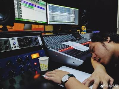 只要不要臉,一個人就是一支隊伍。只要不要臉,你們全家都是制作人