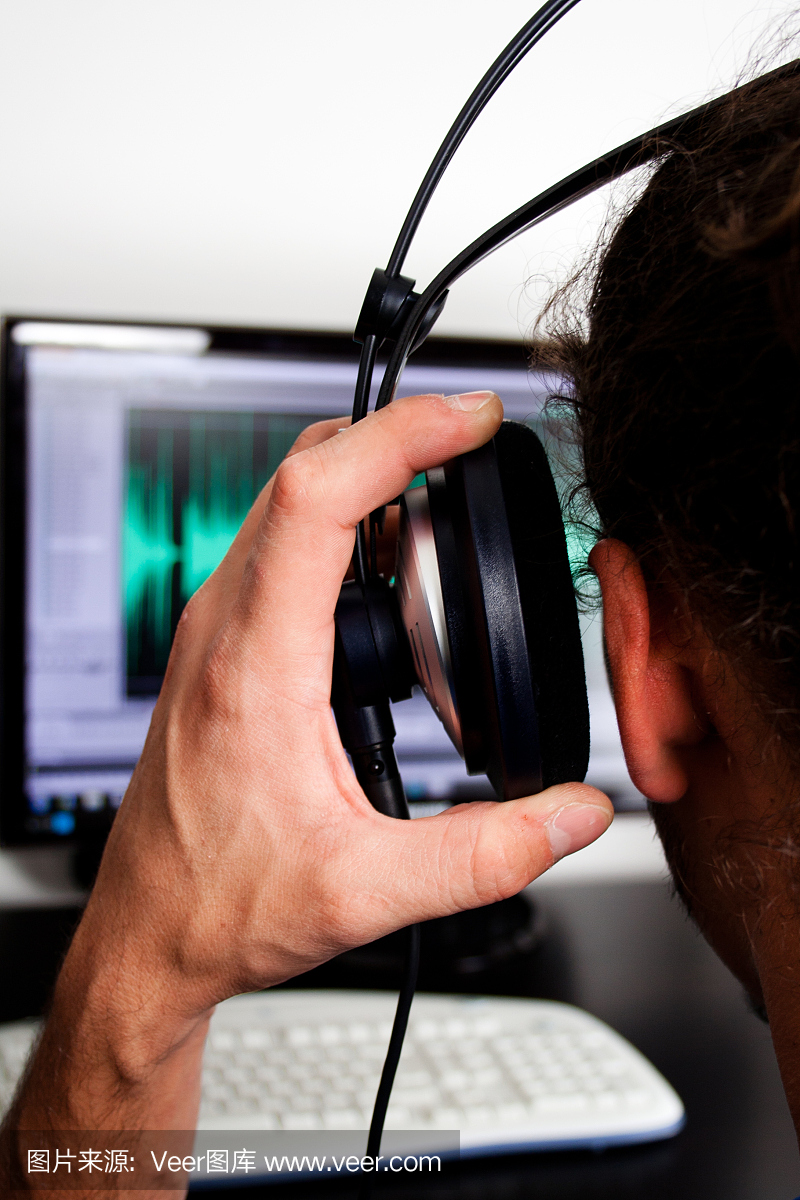 音響技術員在工作